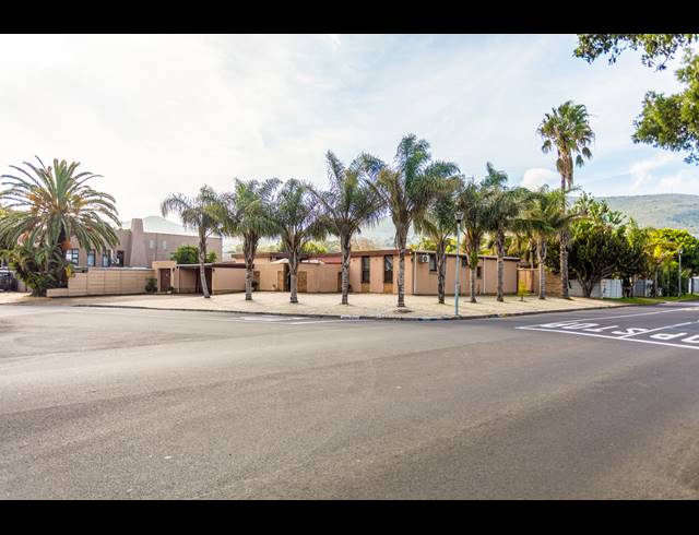 1,600M² GUESTHOUSE FOR SALE IN PANORAMA